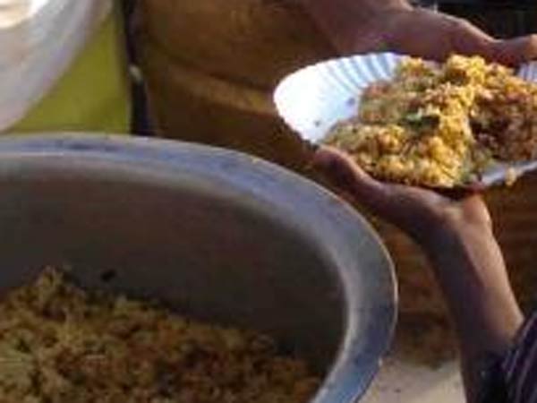 பிரம்மாண்ட அன்னதானம்