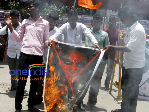 இந்து அமைப்புகள் போர்க்கொடி