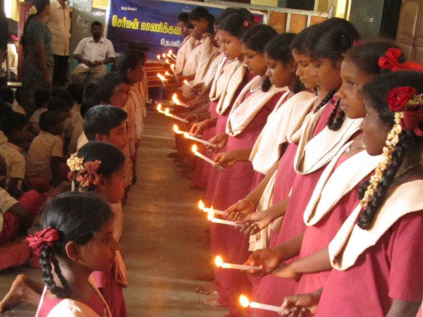 Devakottai school students celebrate light festival
