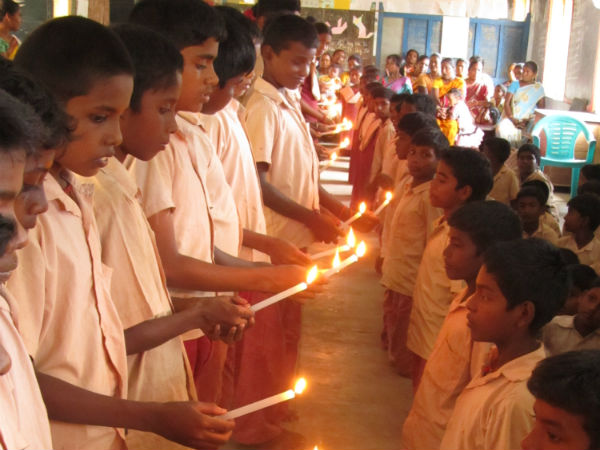 Devakottai school students celebrate light festival
