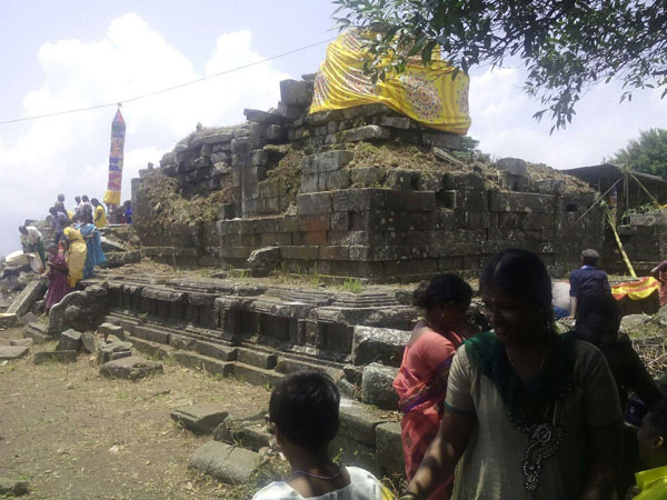 கூட்டம் கூட்டமாக வழிபாடு