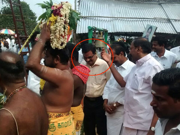 எம்.எல்.ஏ. கோவிலில் ஆட்சியர் வழிபாடு