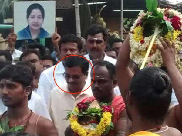 பதவியை பறிக்க வேண்டும்!!!