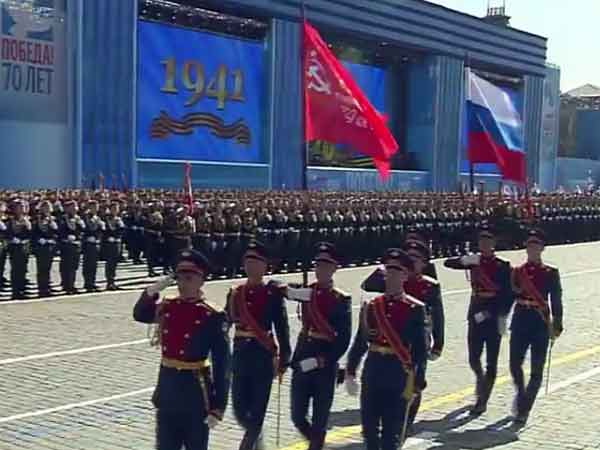 ராணுவ வீரர்கள் அணிவகுப்பு