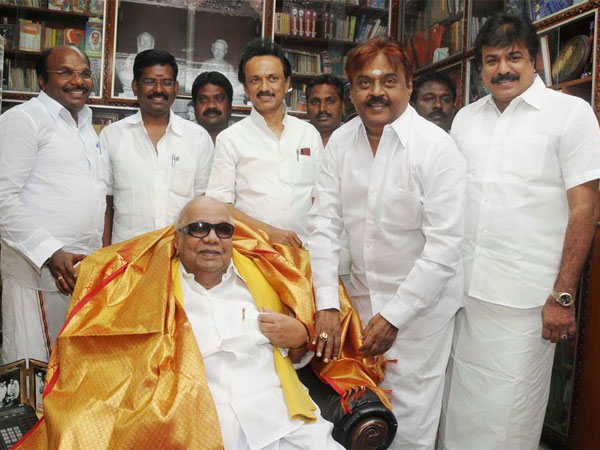யார் யாருடன்
