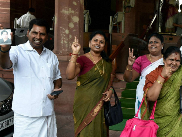 நாடாளுமன்றத்தில் பெரிய கட்சி