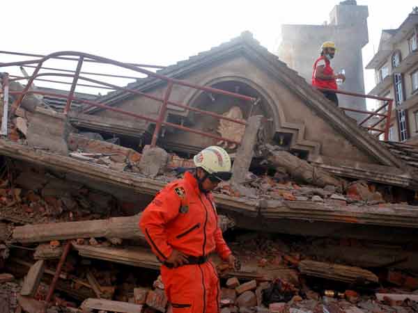 மண்ணில் புதையுண்ட கட்டிடங்கள்