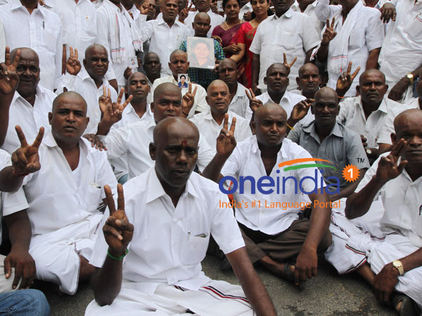 ADMK cadres tonsure their heads