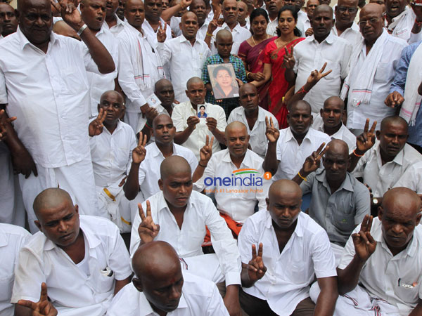 ADMK cadres tonsure their heads