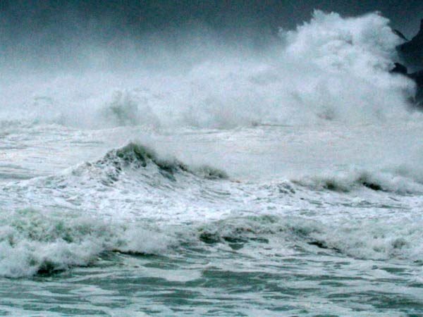 Kovalam sea side water turbulence today Kovalam sea side water turbulence today