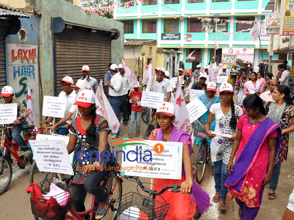 SFI launches cycle rally against the closure of govt schools