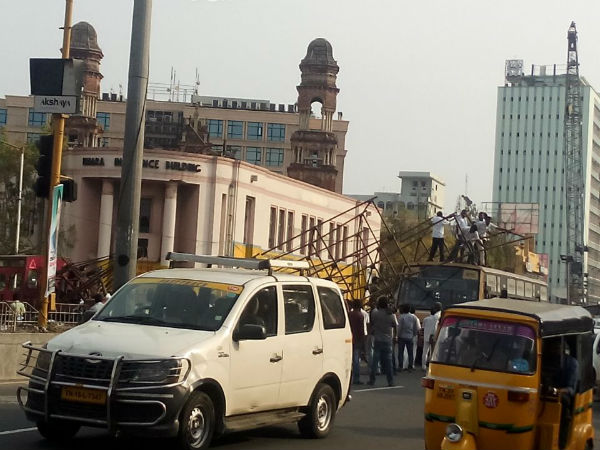Jaya banner falls on city bus in Chennai