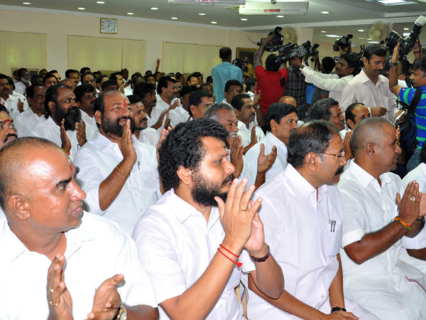 DMDK rebel MLAs in ADMK office