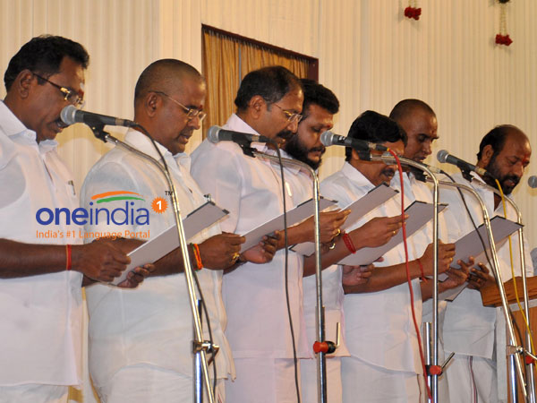 Jayalalithaa to take oath with 28 Ministers