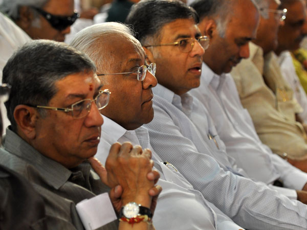 சீனியும், முத்தையாவும்