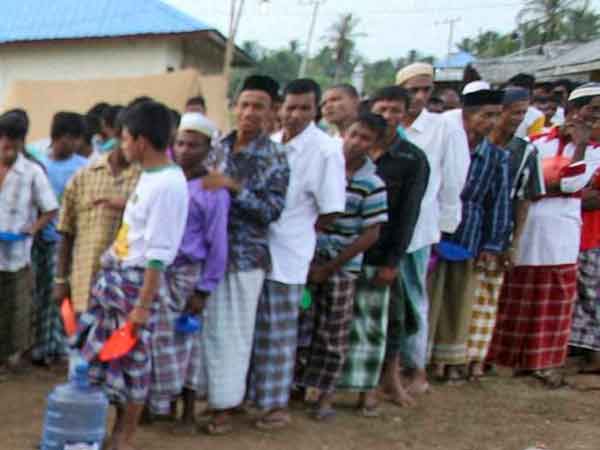 புத்த பிக்குகள் துணையுடன்: