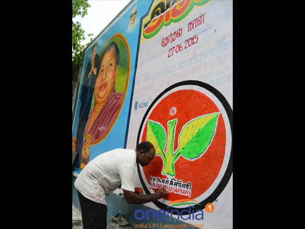 மூலவருக்கு மரியாதை