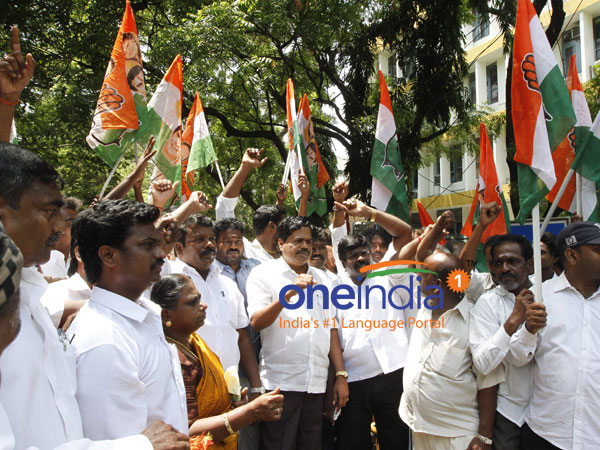 IIT madras ban row: Congress workers protest in Shastri bhavan