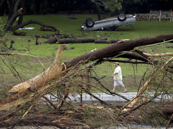 Heavy rain soaks Texas as it grapples with floods that have killed 28