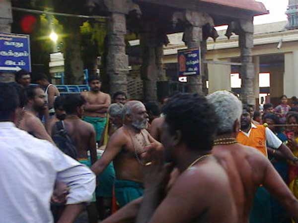 பாதையாத்திரை பக்தர்கள்