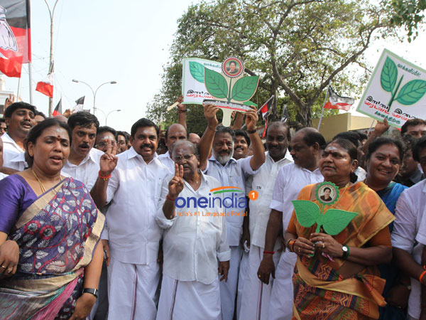 இது உனக்கு.. இது எனக்கு