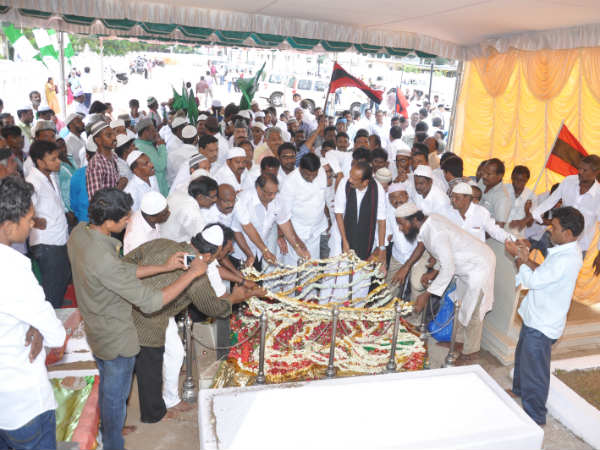 TN Political Leaders Pays Tribute To Quaid-e-Milleth On His 120th Birthday