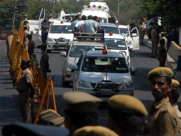 Jayalalithaa Files Nomination to Get Re-elected to the Tamil Nadu Assembly