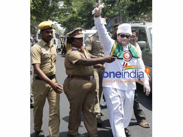 வந்தார் எம்.ஜி.ஆர்.