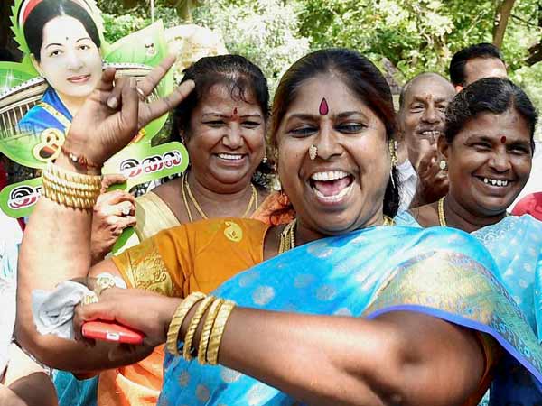 கம்மலில் அம்மா