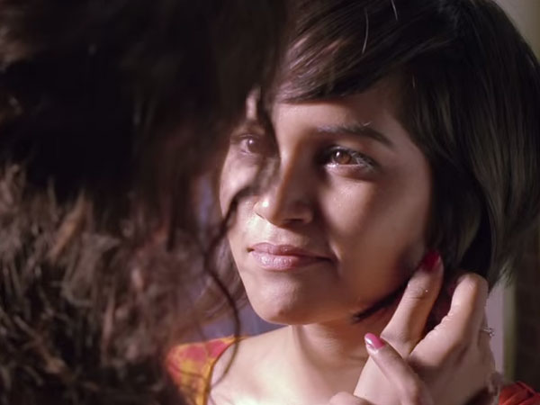 முத்தமிட்டு அன்புப் பரிமாற்றம்