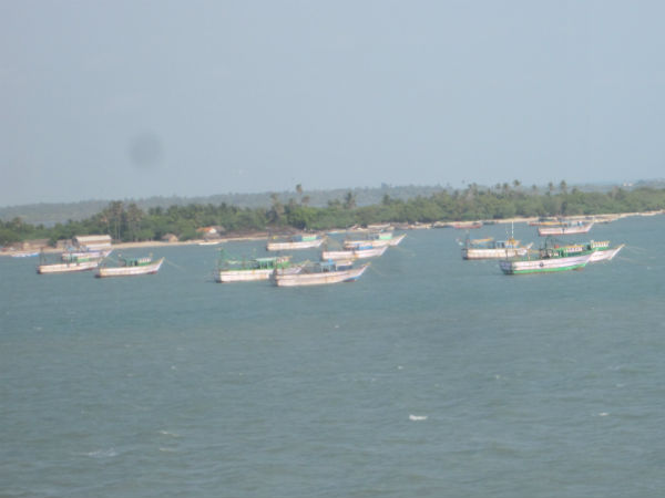 நடுக்கடலில் மோதல்