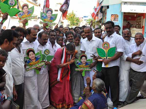ஆரத்தி எடுத்து வரவேற்பு
