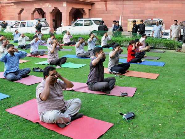 ஒருமுகப்படுத்த வேண்டும்