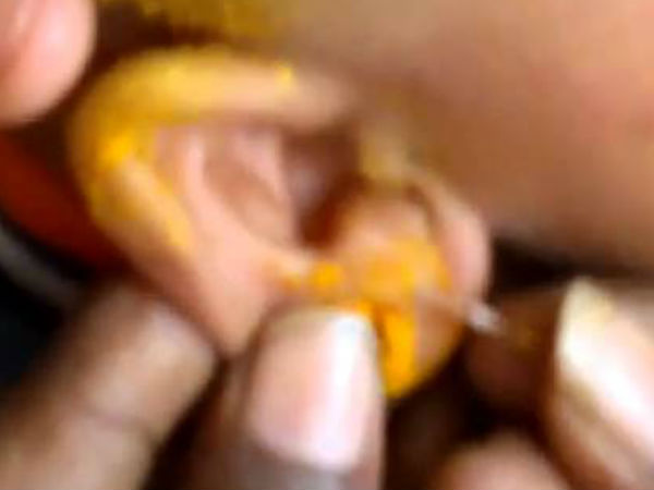 காது குத்தக் கூடாது: