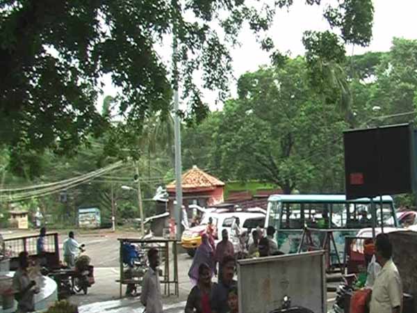 குவியும் பயணிகள்