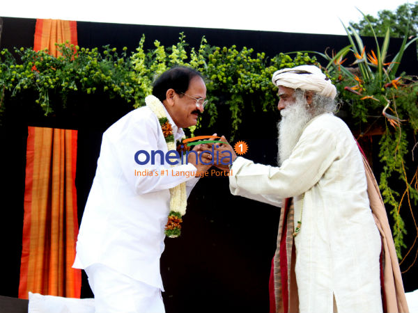 அரசியலாக்கக் கூடாது...