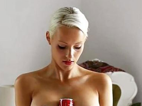 போட்டோக்களைக் குவிக்கும் பெண்கள்