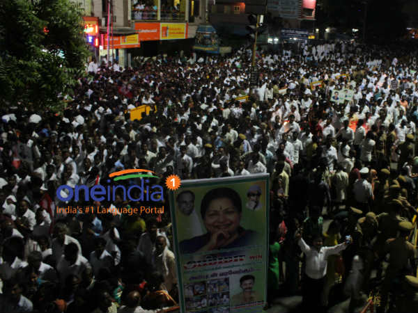 பாரட்டிய கம்யூனிஸ்டுகள் பாரட்டிய கம்யூனிஸ்டுகள்