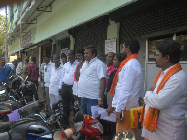 Independent candidates agitate against EC