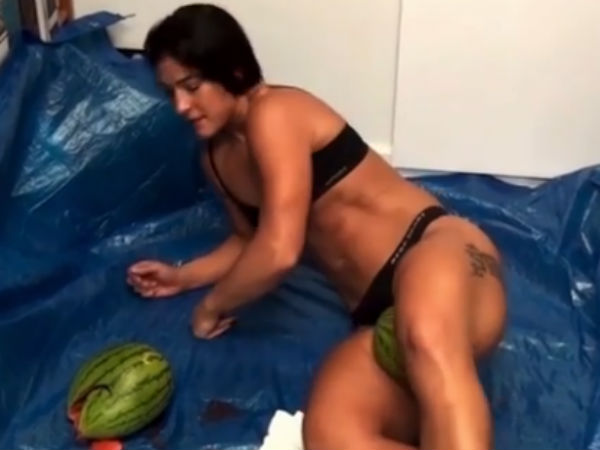 This lady Bodybuilder bursts watermelons between her thighs