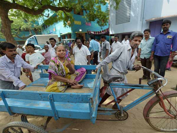 முதியவர்கள் ஆர்வம் 