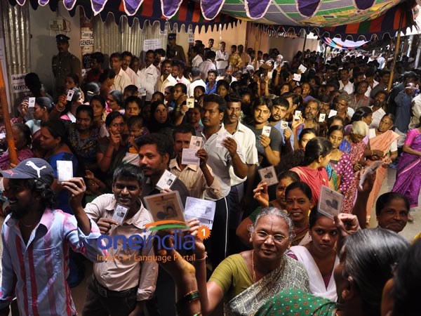  நெரிசலான வாக்குச்சாவடிகள் 