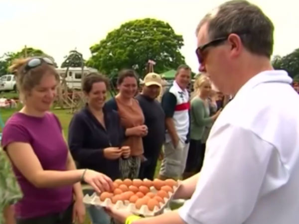 வேக வைக்காத முட்டை...