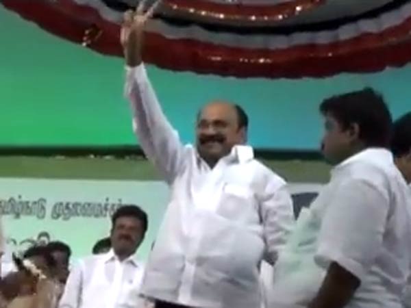 2013ல் அதிமுக பிரவேசம்