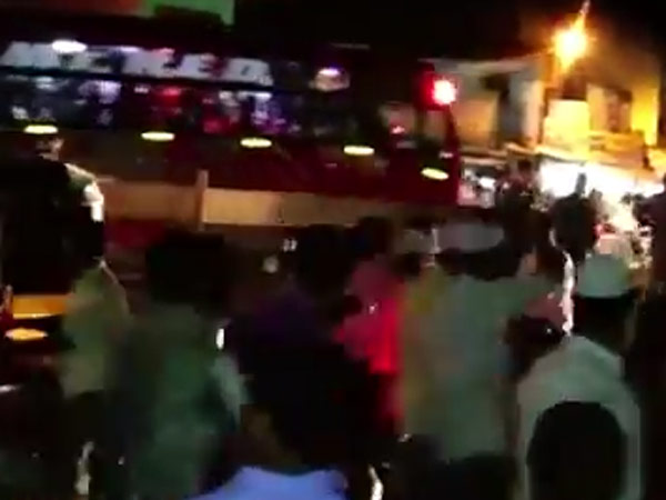 போலீஸ் மீது தாக்குதல்