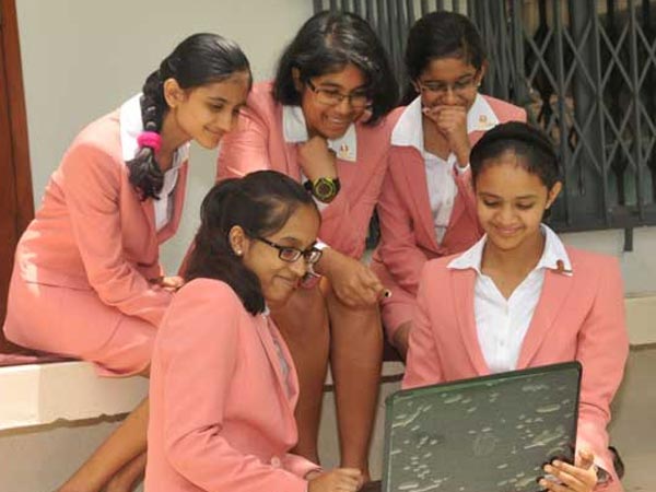 PM Narendra Modi tweets OneIndia report; girls keen to meet him PM Narendra Modi tweets OneIndia report; girls keen to meet him