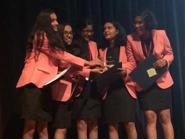 PM Narendra Modi tweets OneIndia report; girls keen to meet him PM Narendra Modi tweets OneIndia report; girls keen to meet him