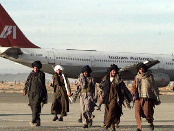 7 நாள் கடத்தல்.. 3 தீவிரவாதிகள் விடுதலை