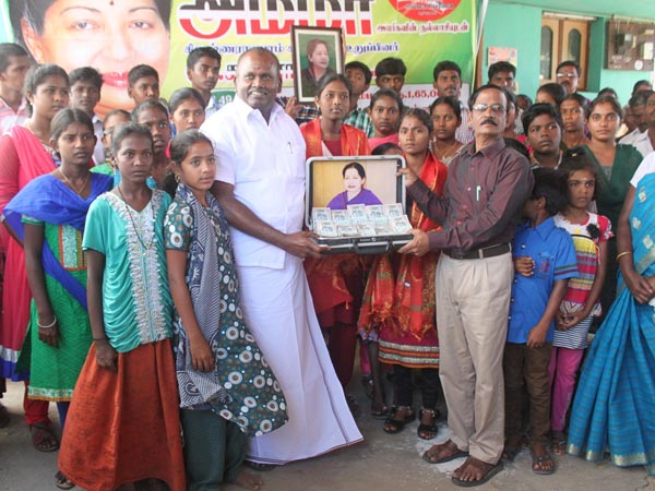 Narikuravar students thnaks ADMK MLA