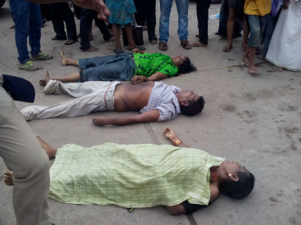 13 killed in stampede at Pushkaralu ghat in AP 13 killed in stampede at Pushkaralu ghat in AP